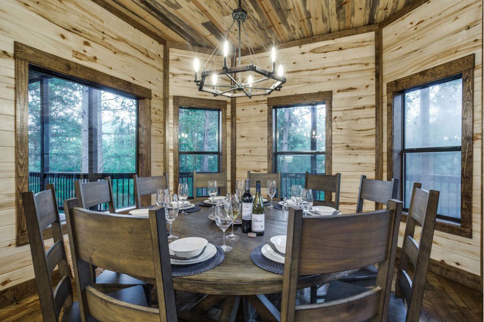10-Rustic-Mountain-Lodge-Dining-Room