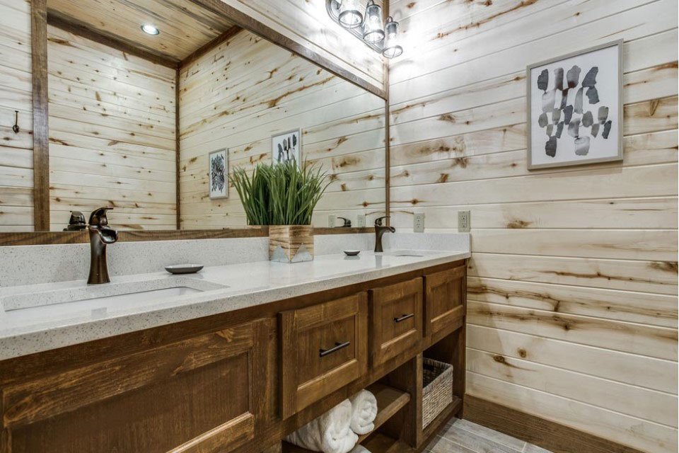 11-Rustic-Mountain-Lodge--Bathroom-1