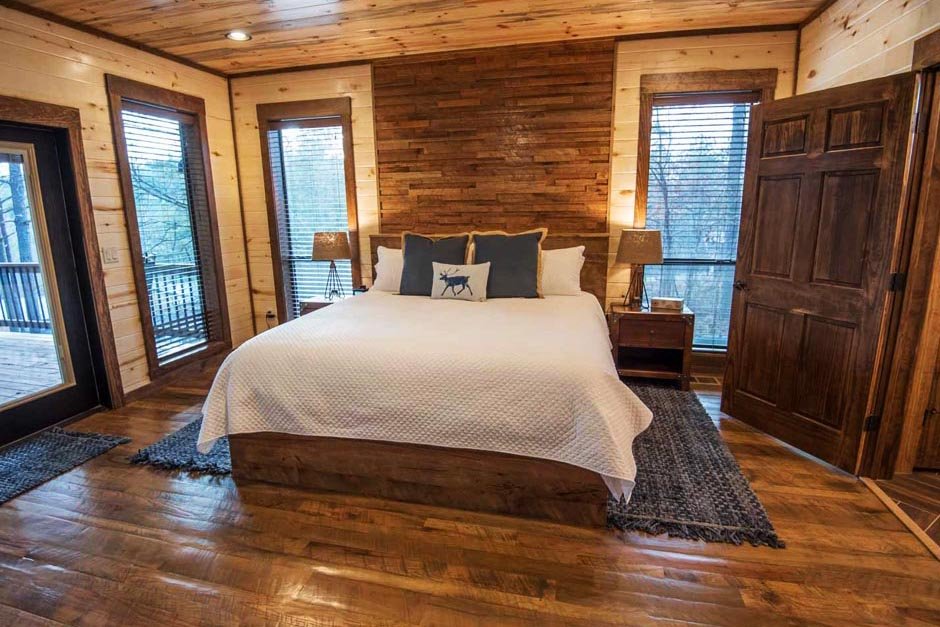 rustic-heights-cabin-master-bedroom2